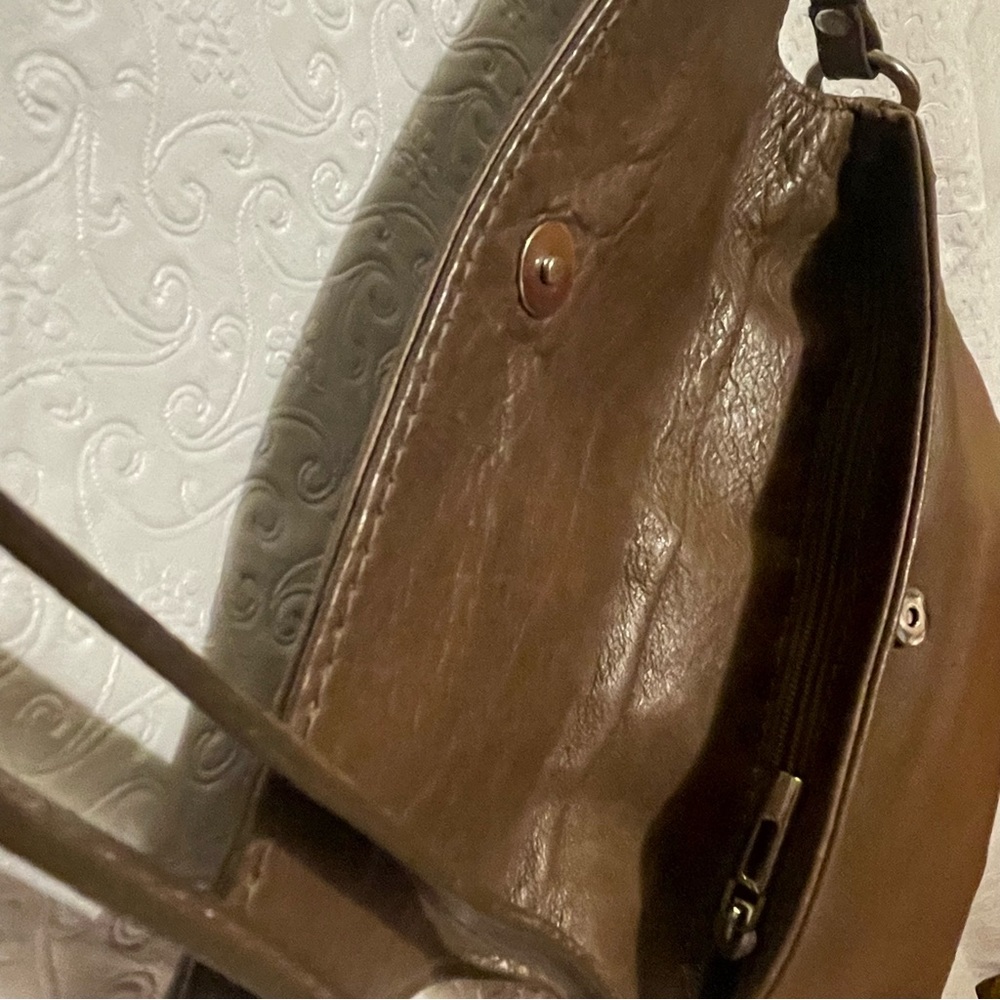 Walter Moretti Italian Leather Crossbody - Picture 4 of 15